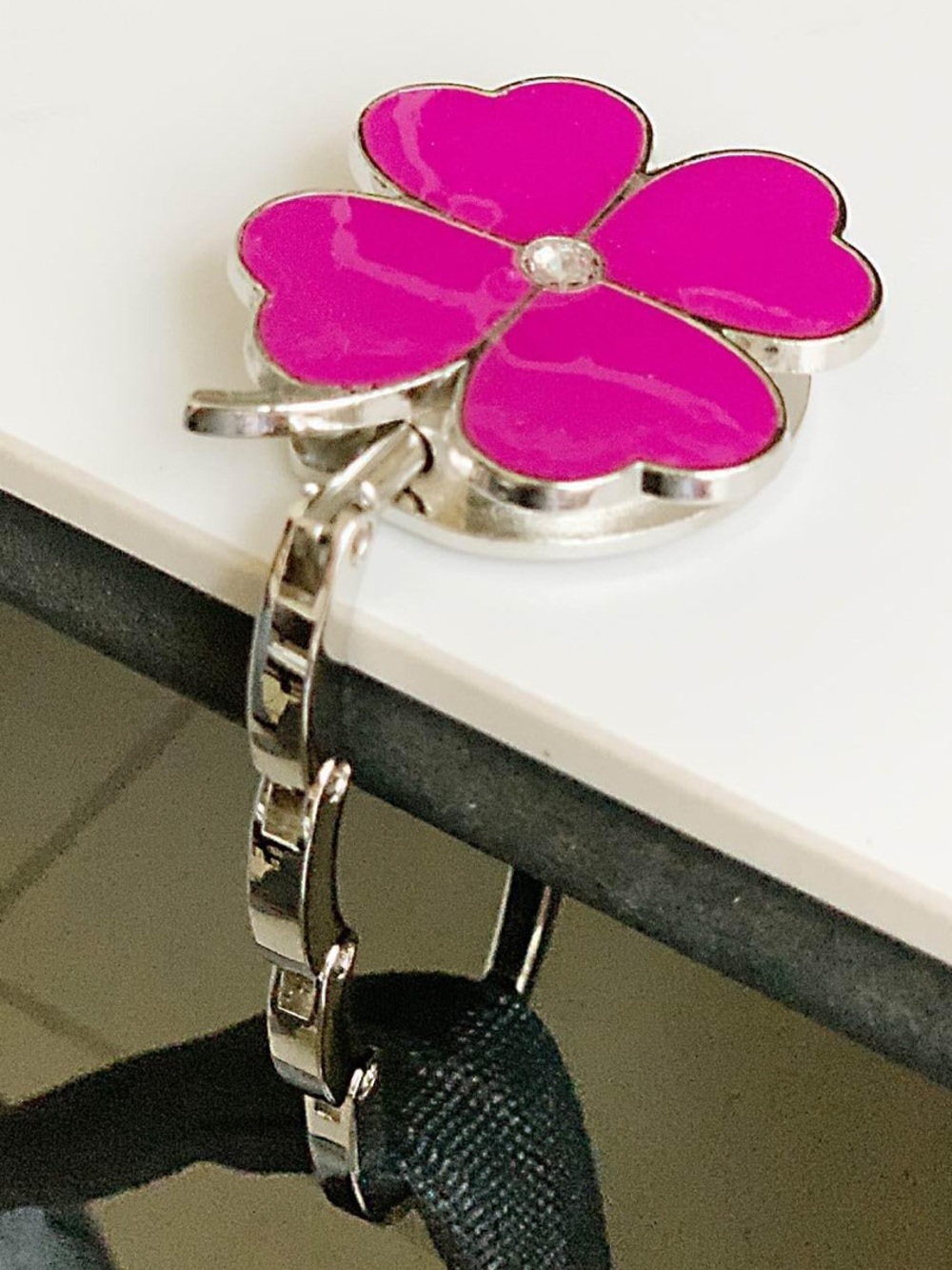 🌸NEW Purse Hook Bag Charm Table Hanger Fuchsia Purple Foldable Flower Shape 🛍️